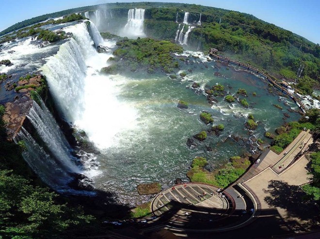 Thác Iguaza chính là biên giới tự nhiên nằm giữa bang Parana của Brazil với tỉnh Misiones của Argentina.